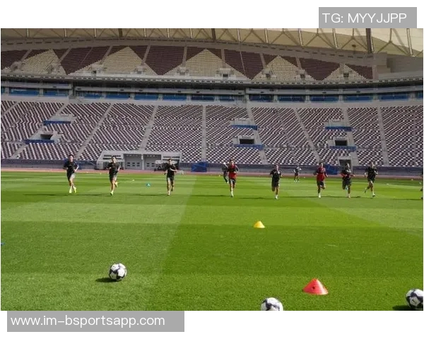 海港冬训首堂课在多哈举行新援让克劳德积极参与合练展现状态